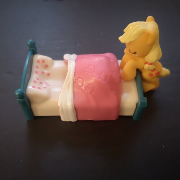 Collection of 8 Unique My Little Pony Action Figurines + Applejack's Bed - Picture 3 of 10